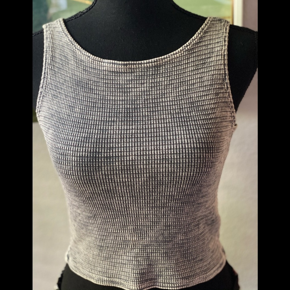 Mona B Gray-Tan Cropped Waffle Knit Top, Small